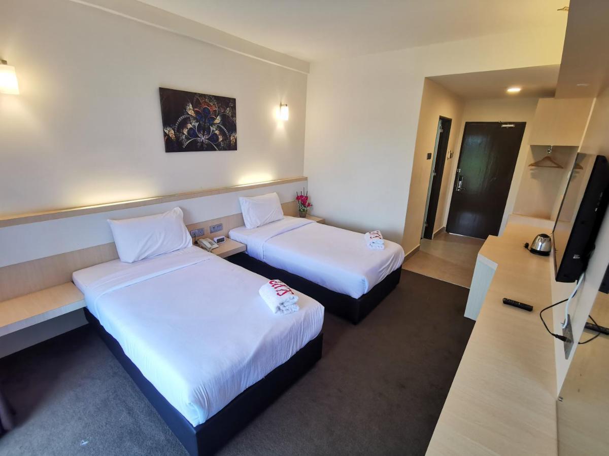 Serdang Lake View Resort Sungai Kechil Exterior foto