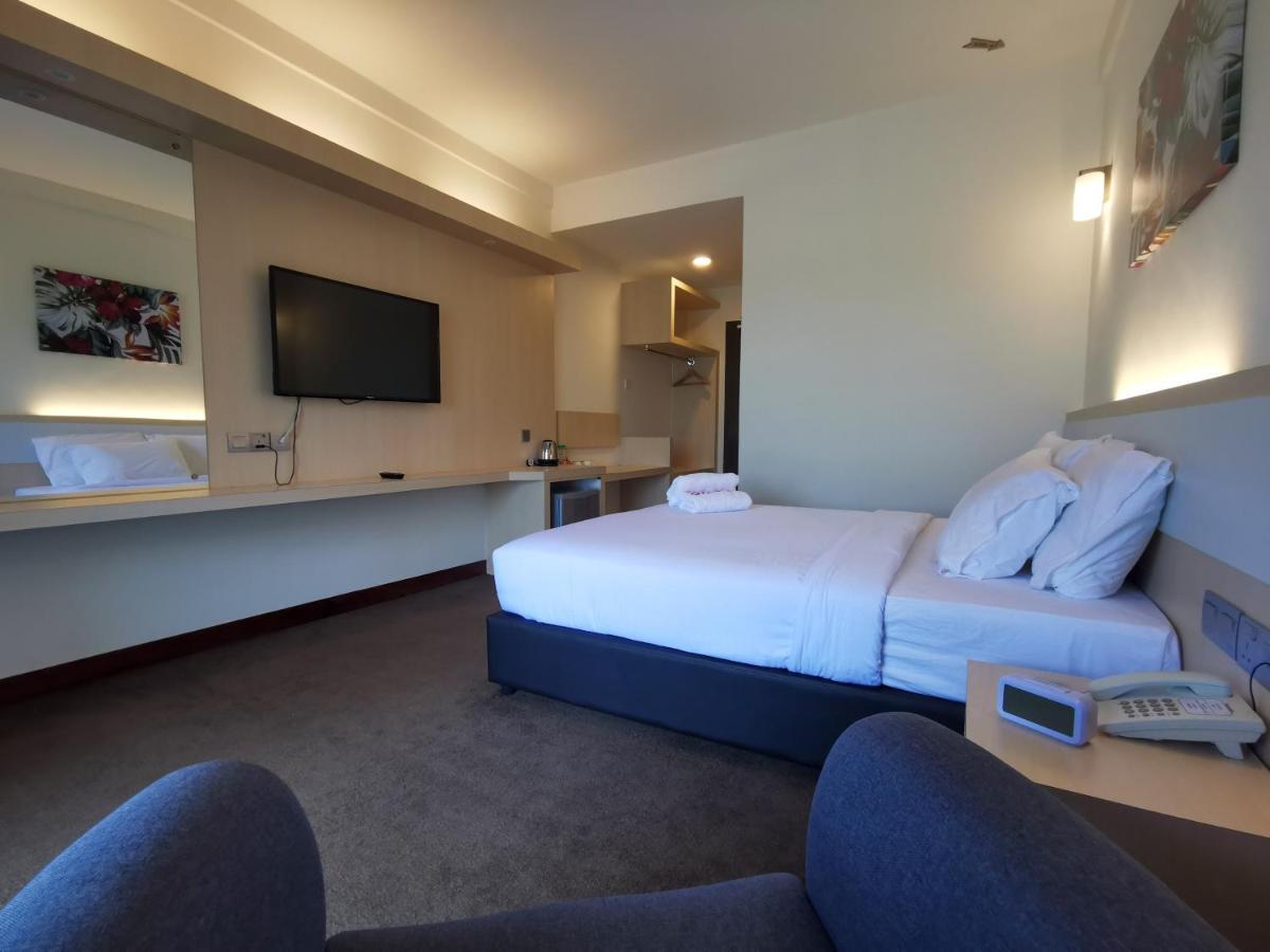 Serdang Lake View Resort Sungai Kechil Exterior foto