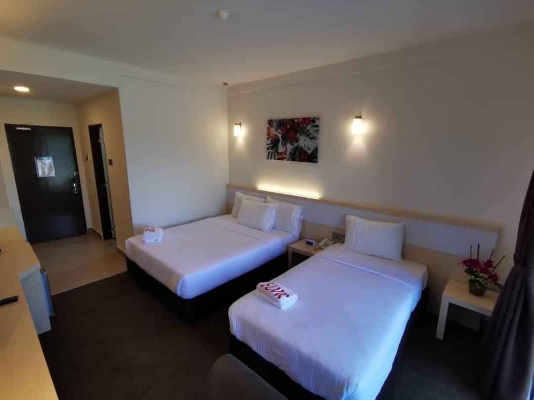 Serdang Lake View Resort Sungai Kechil Exterior foto