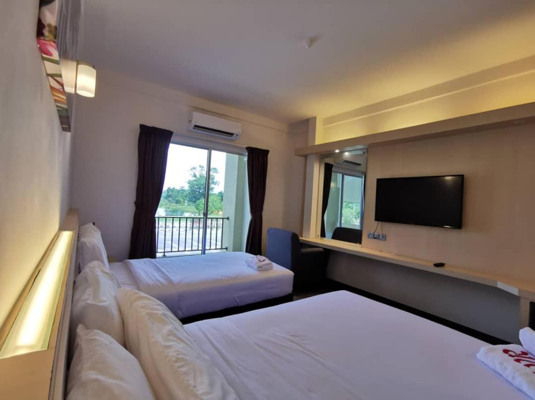 Serdang Lake View Resort Sungai Kechil Exterior foto
