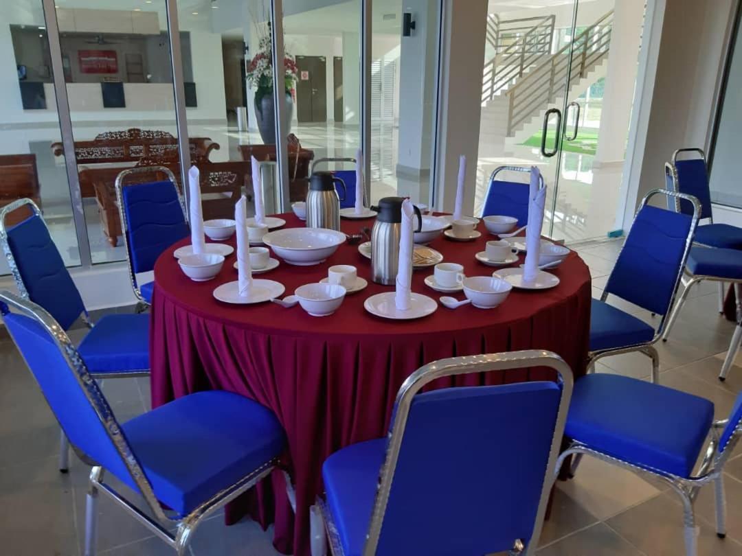 Serdang Lake View Resort Sungai Kechil Exterior foto