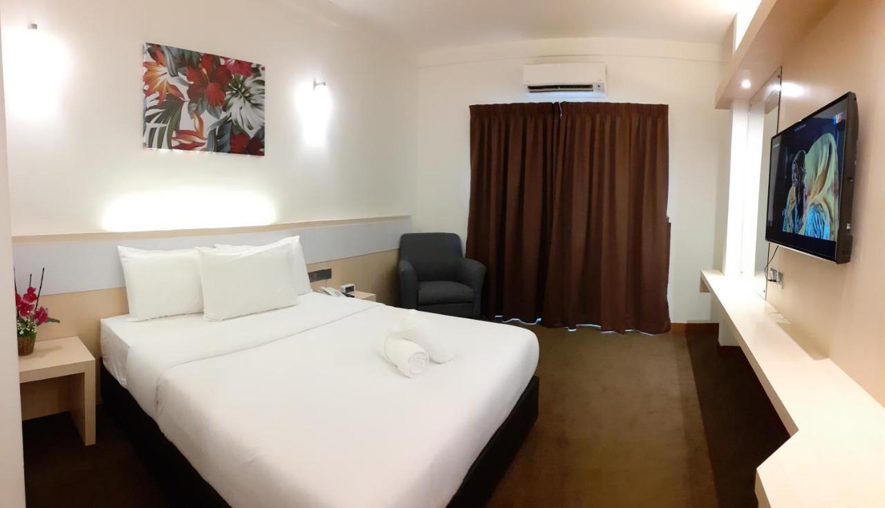 Serdang Lake View Resort Sungai Kechil Exterior foto
