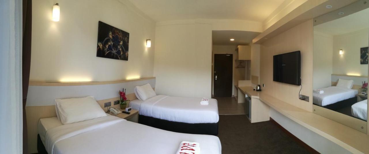 Serdang Lake View Resort Sungai Kechil Exterior foto
